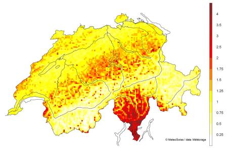 Anzahl Blitzeinschläge pro Jahr und Quadratkilometer in der Schweiz für die Periode 2000 bis 2024. Aufgeführt sind nur die Hauptblitze ohne Nebenblitze. (© MeteoSchweiz) Quelle: https://www.meteoschweiz.admin.ch/wetter/wetter-und-klima-von-a-bis-z/gewitter/gewitter-und-blitzhaeufigkeit-in-der-schweiz.html